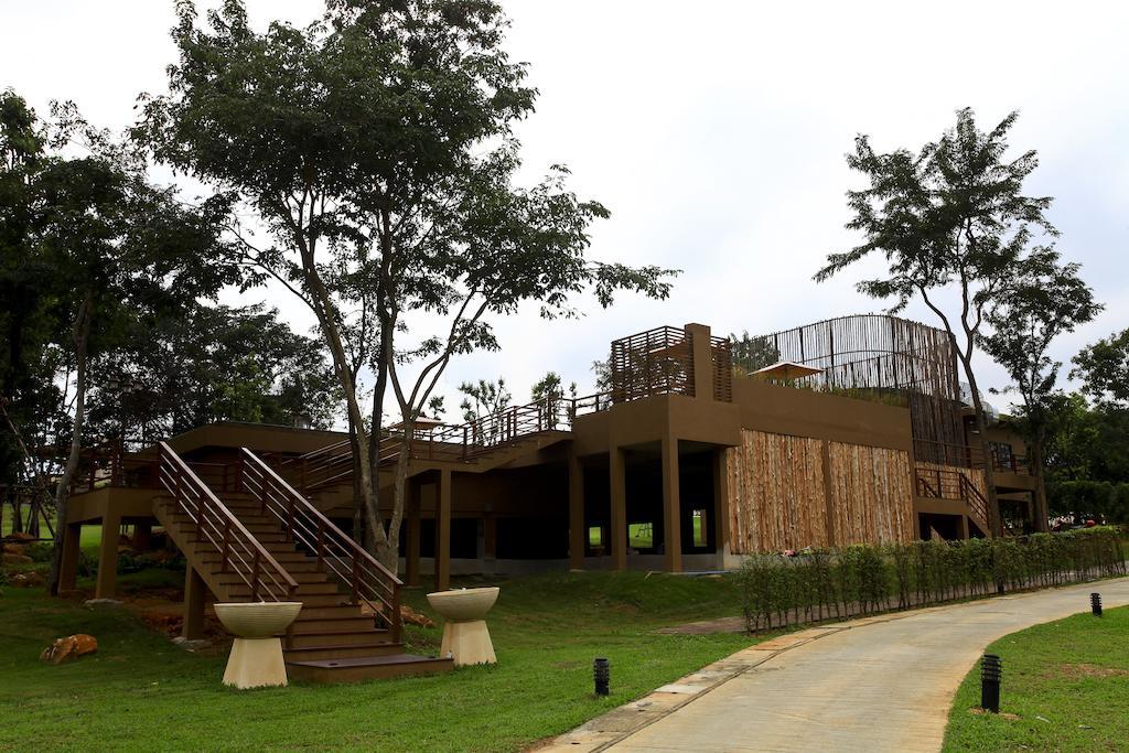 Mountain Creek Golf Resort & Residences Si Khio Exterior photo